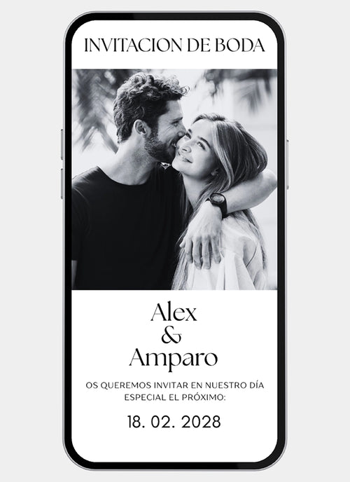Pantalla de móvil con la invitación digital Aventurina. Presenta un diseño estilo editorial con una foto central de los novios sonriendo de perfil en blanco y negro. El encabezado dice "Invitación de Boda" en letras mayúsculas finas. Debajo de la foto, destacan los nombres "Alex & Amparo" y la fecha "18.02.2028", invitando a los asistentes a su día especial con una estética minimalista y profesional.