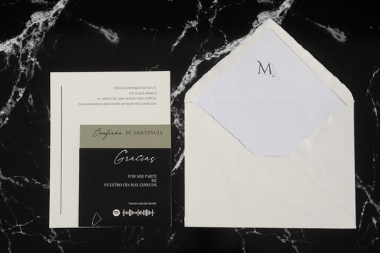 Invitación de boda Anape en verde  y negro, acompañada de sobre artesanal blanco con forro interior.