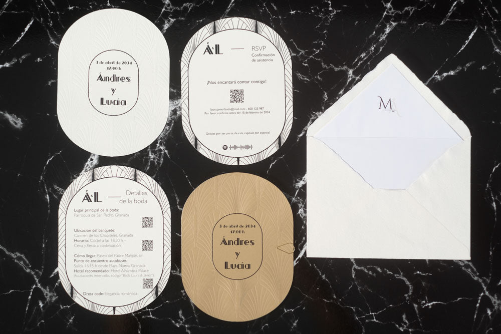 Set completo de invitaciones de boda Ónix en formato ovalado, con tarjetas en tonos marfil y arena para los novios, detalles e invitación RSVP, acompañado de sobre artesanal blanco con forro interior.